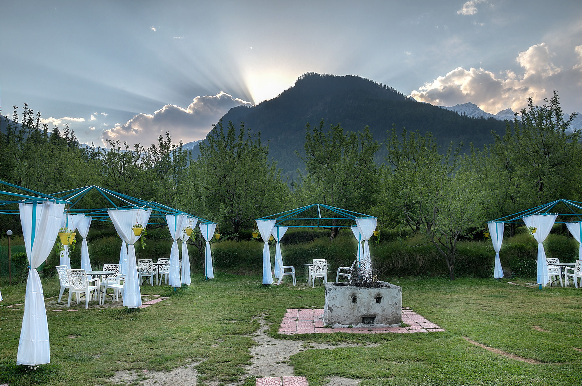 Treebo Trend Celebriti Manali Hotell Vashist Exteriör bild