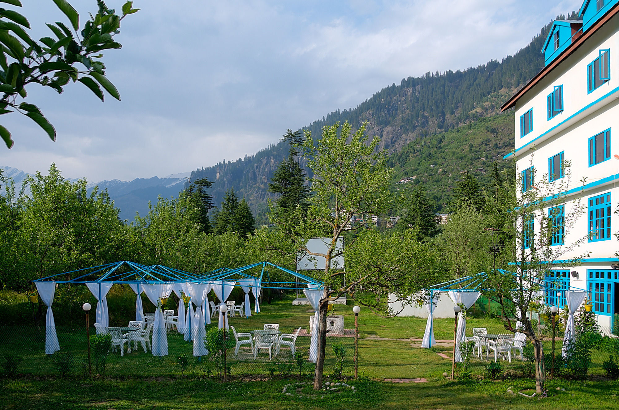 Treebo Trend Celebriti Manali Hotell Vashist Exteriör bild