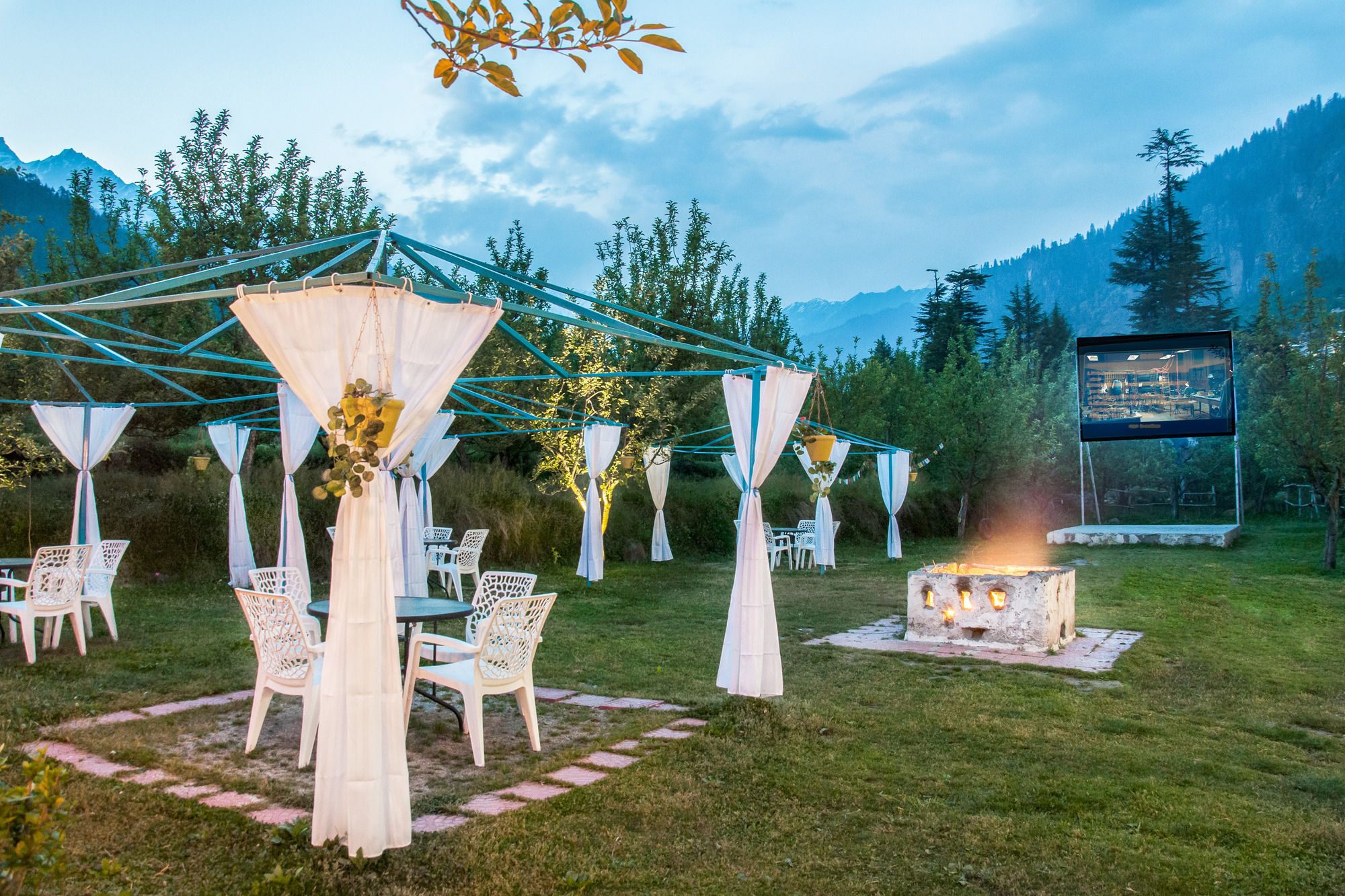 Treebo Trend Celebriti Manali Hotell Vashist Exteriör bild
